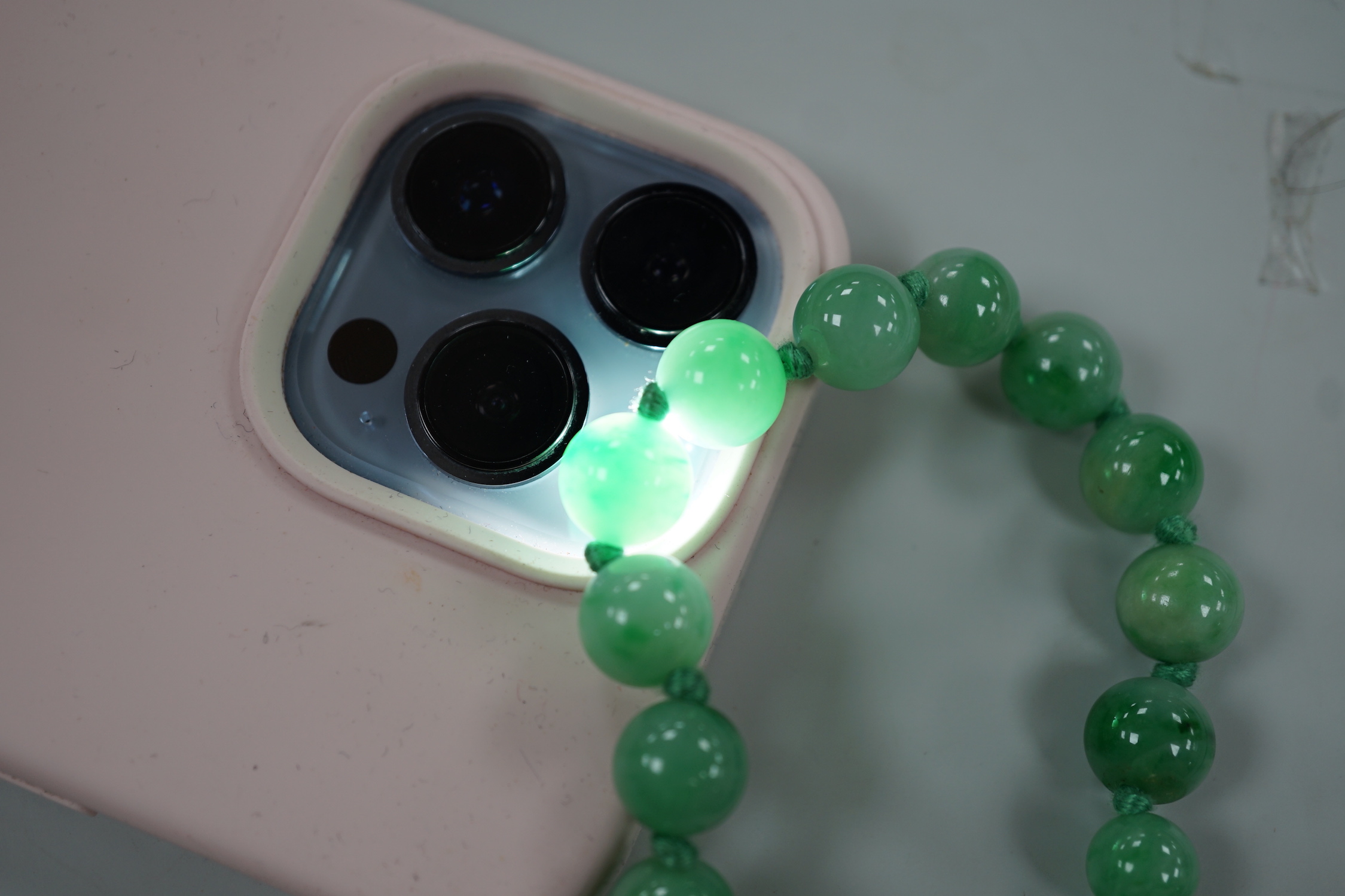 A single strand jade bead necklace, 58cm, gross weight 91 grams.